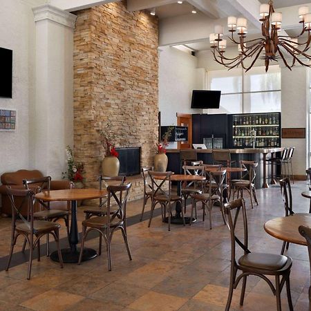 Ramada By Wyndham Tucson Hotel Bagian luar foto