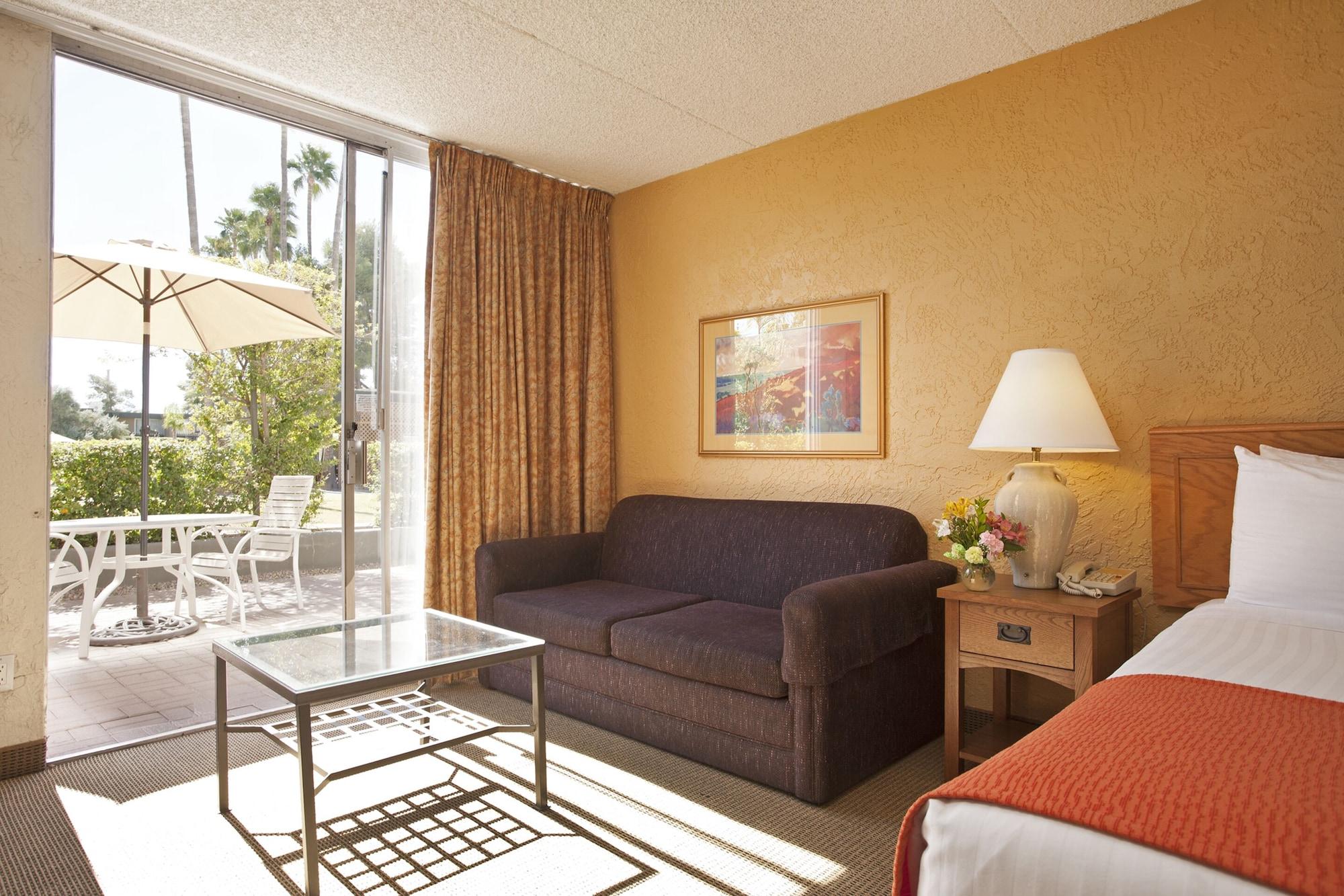 Ramada By Wyndham Tucson Hotel Bagian luar foto