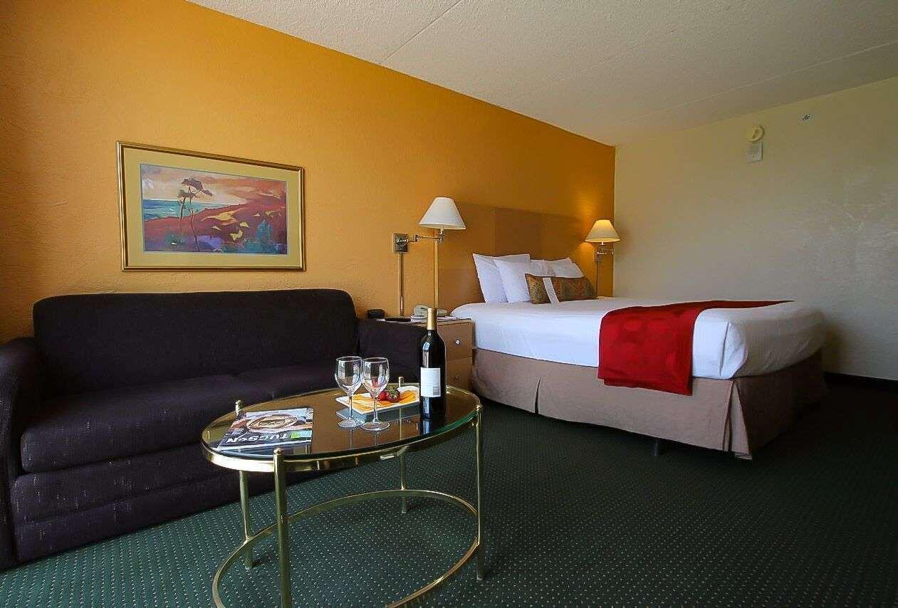 Ramada By Wyndham Tucson Hotel Bagian luar foto