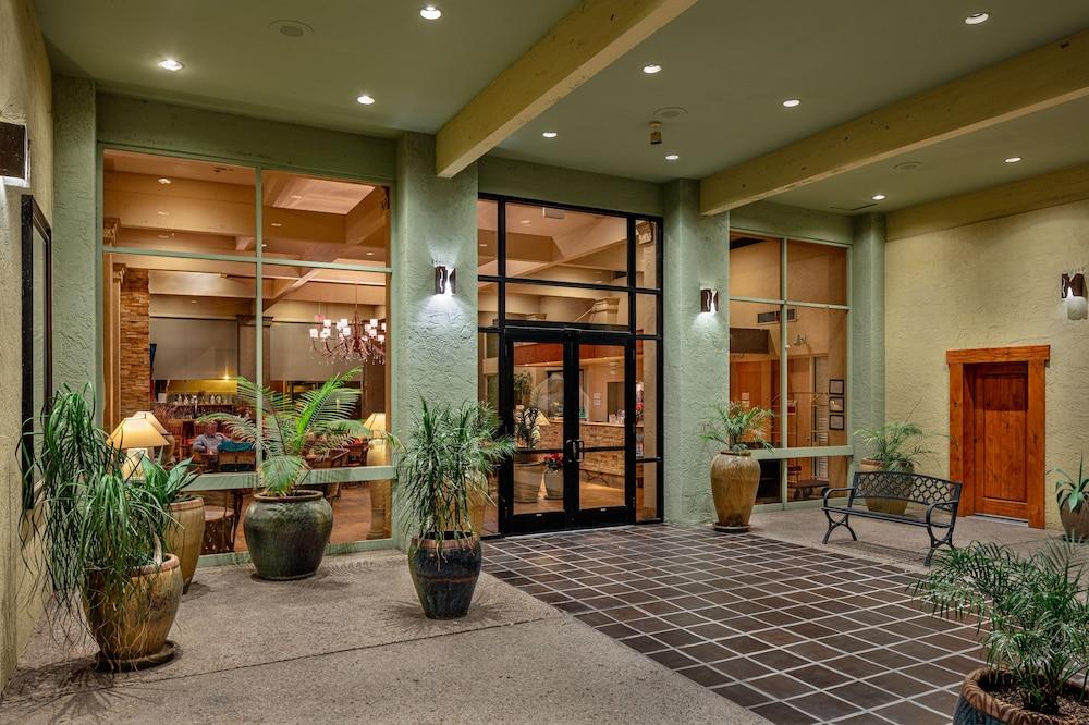 Ramada By Wyndham Tucson Hotel Bagian luar foto