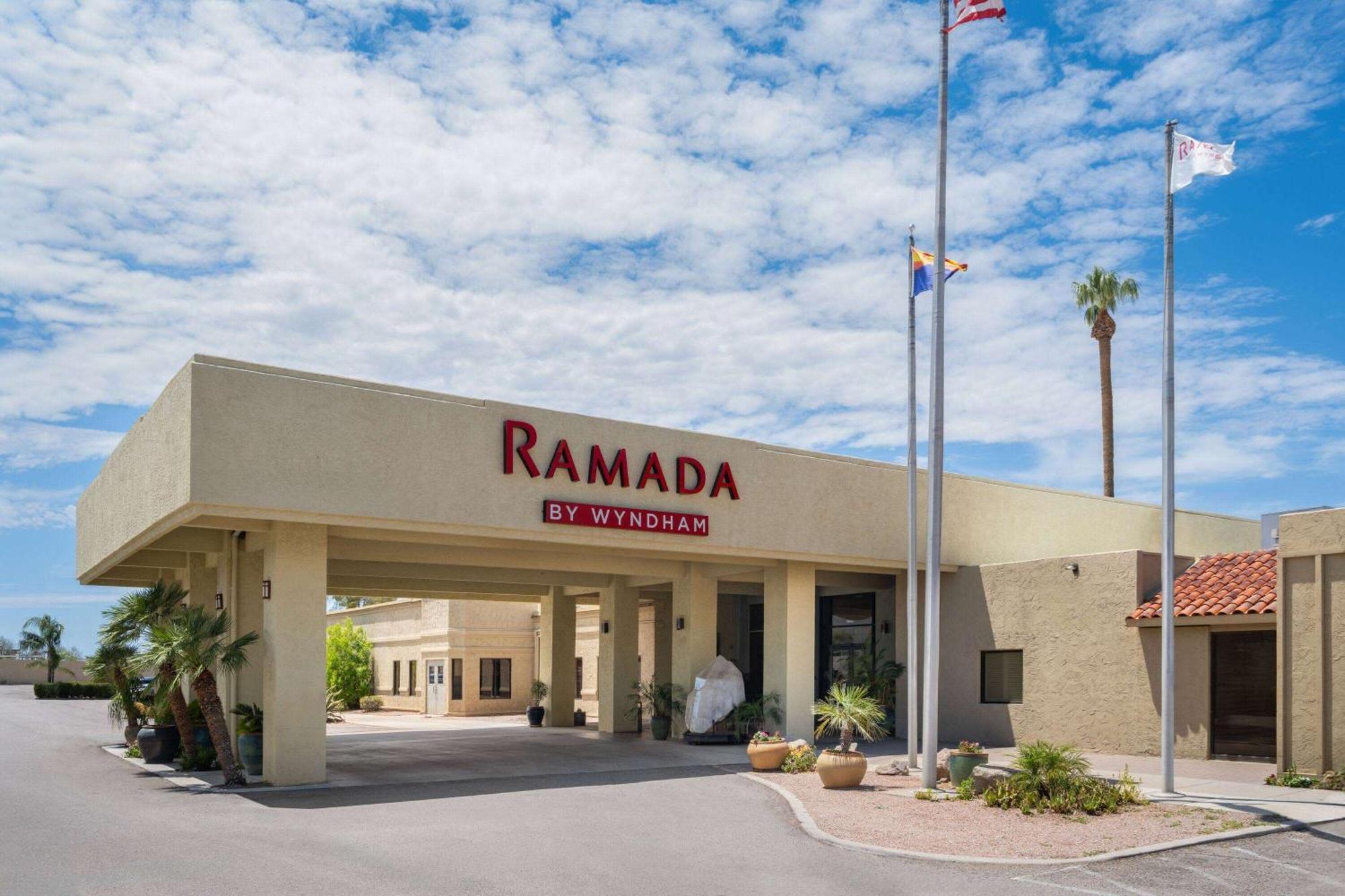Ramada By Wyndham Tucson Hotel Bagian luar foto