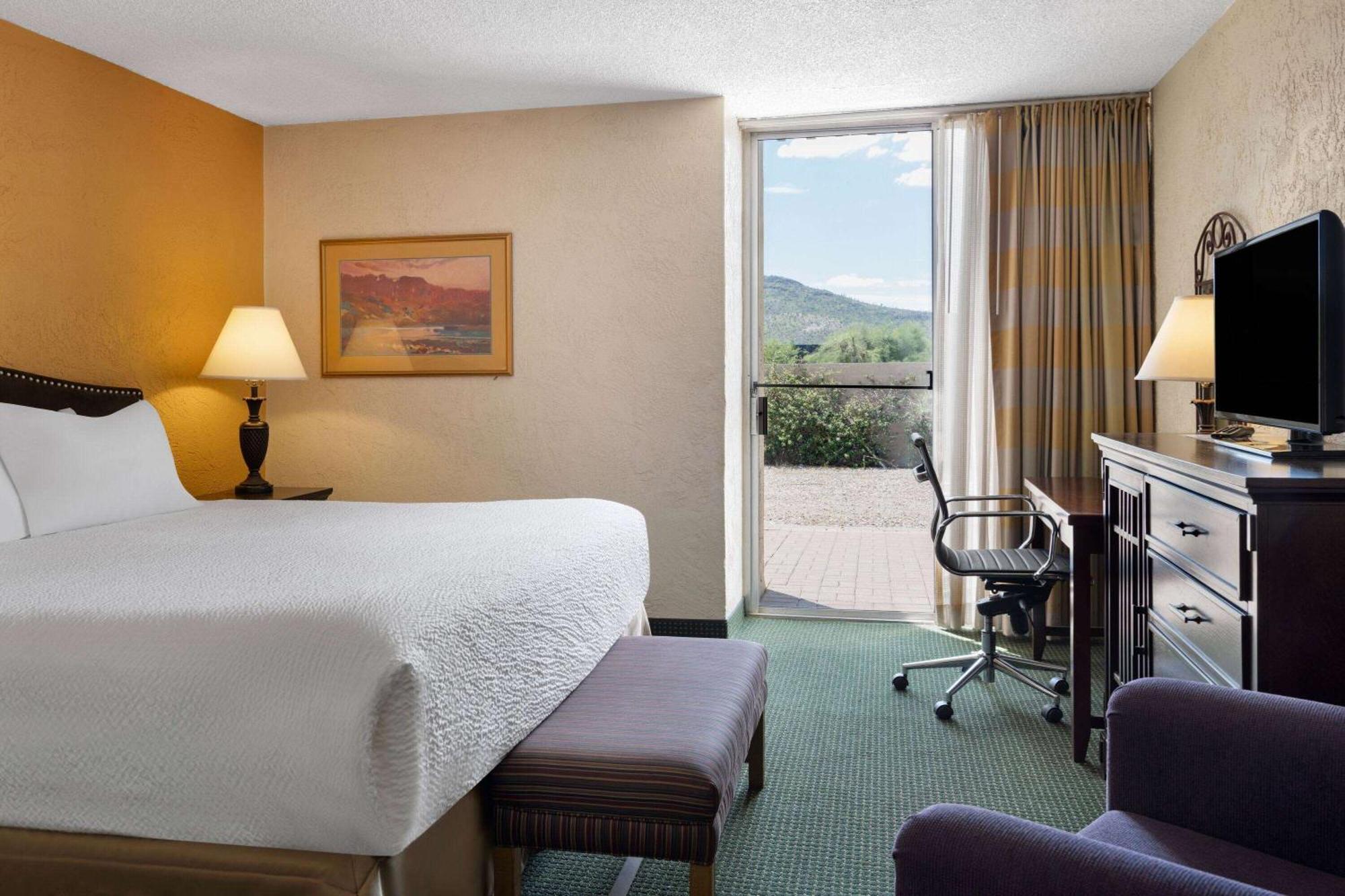 Ramada By Wyndham Tucson Hotel Bagian luar foto