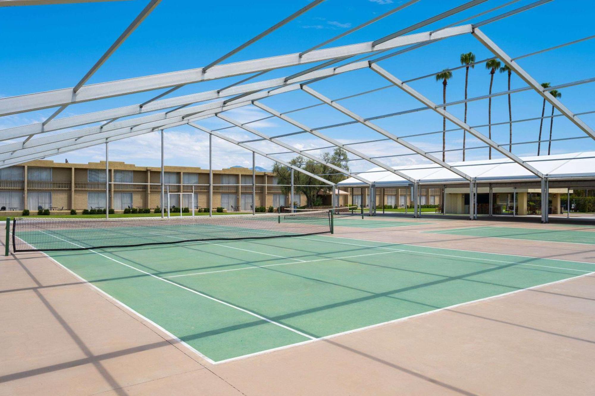 Ramada By Wyndham Tucson Hotel Bagian luar foto