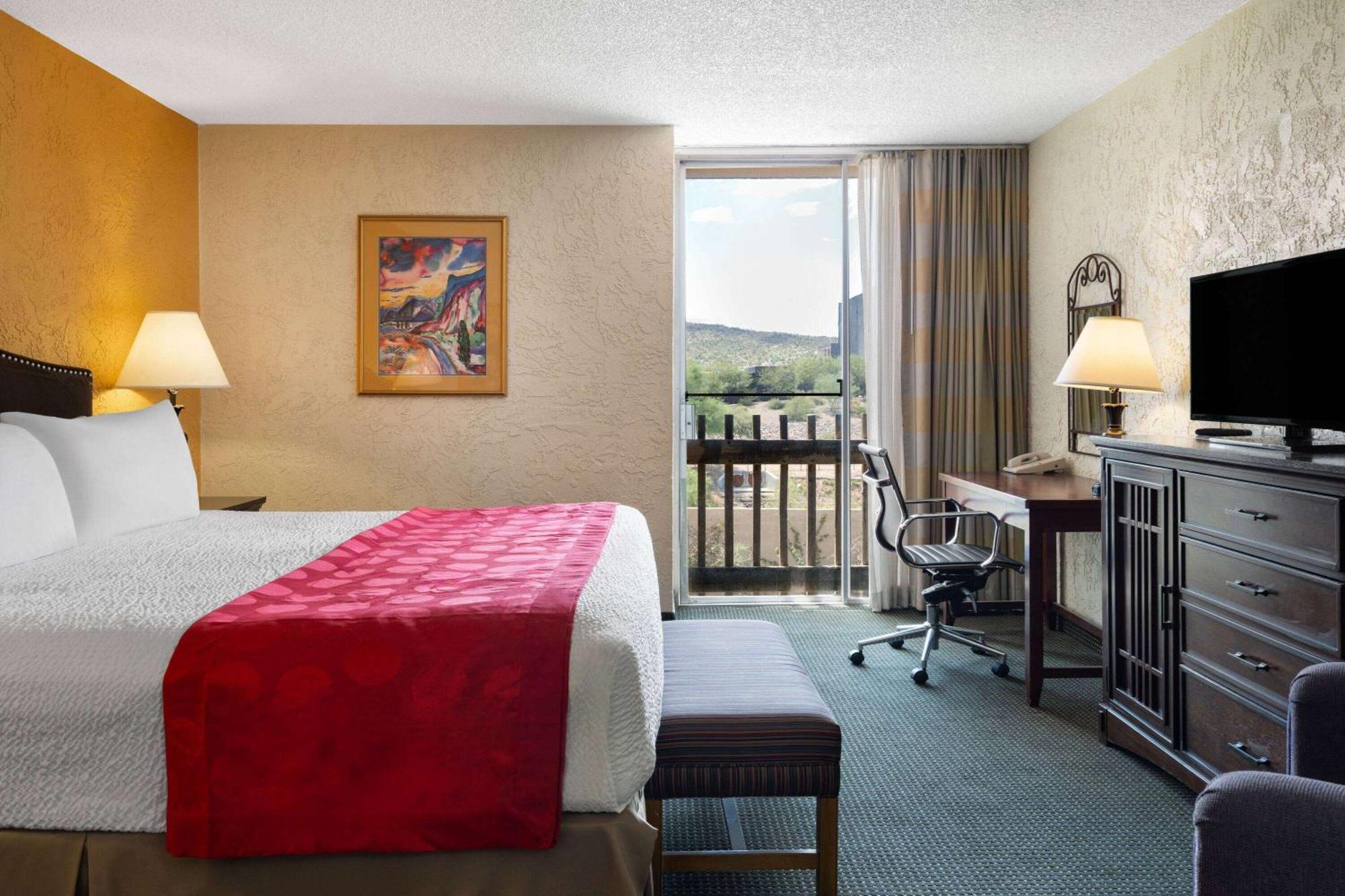 Ramada By Wyndham Tucson Hotel Bagian luar foto