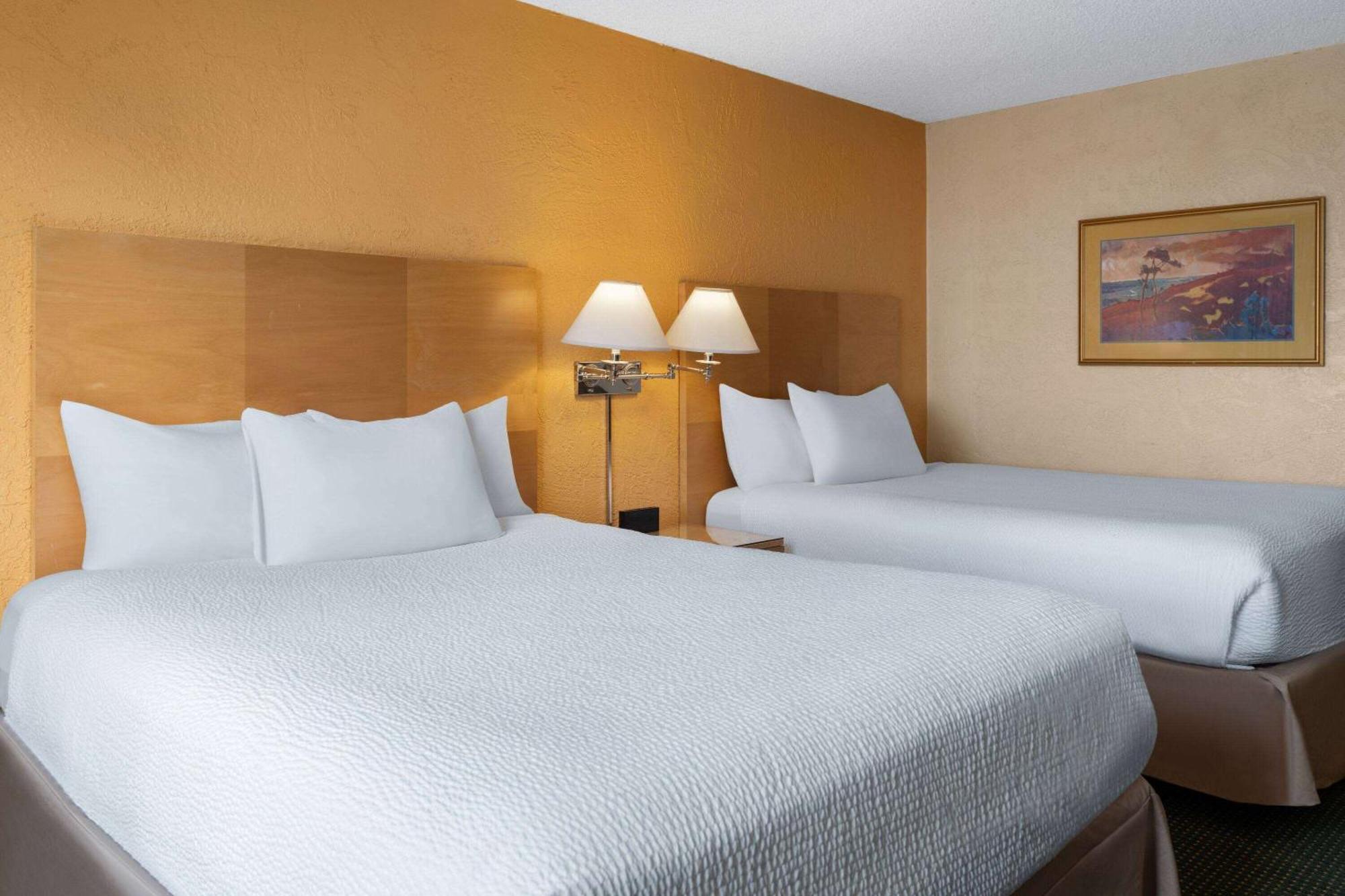 Ramada By Wyndham Tucson Hotel Bagian luar foto