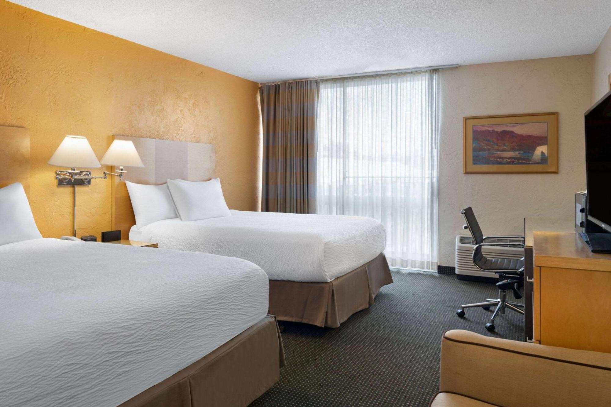 Ramada By Wyndham Tucson Hotel Bagian luar foto