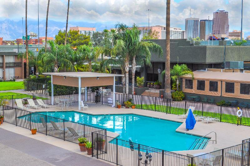 Ramada By Wyndham Tucson Hotel Bagian luar foto