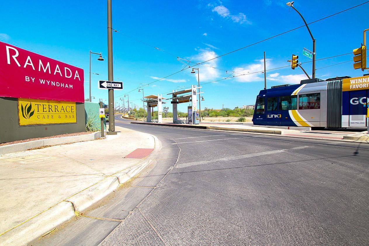 Ramada By Wyndham Tucson Hotel Bagian luar foto