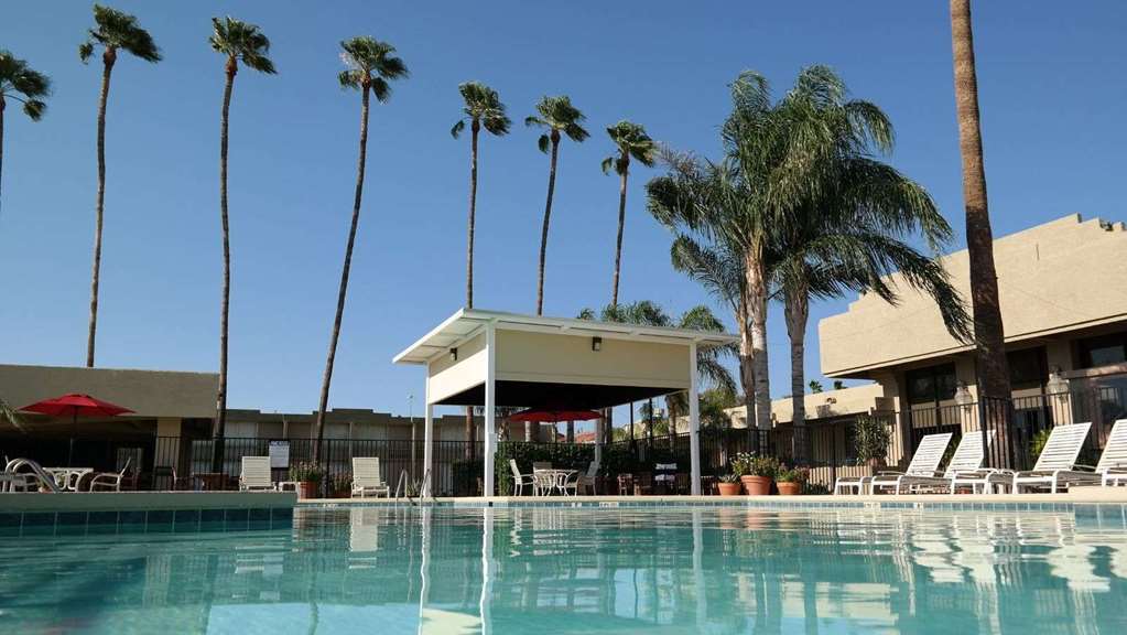 Ramada By Wyndham Tucson Hotel Bagian luar foto