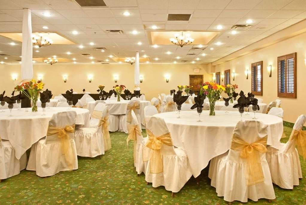 Ramada By Wyndham Tucson Hotel Bagian luar foto